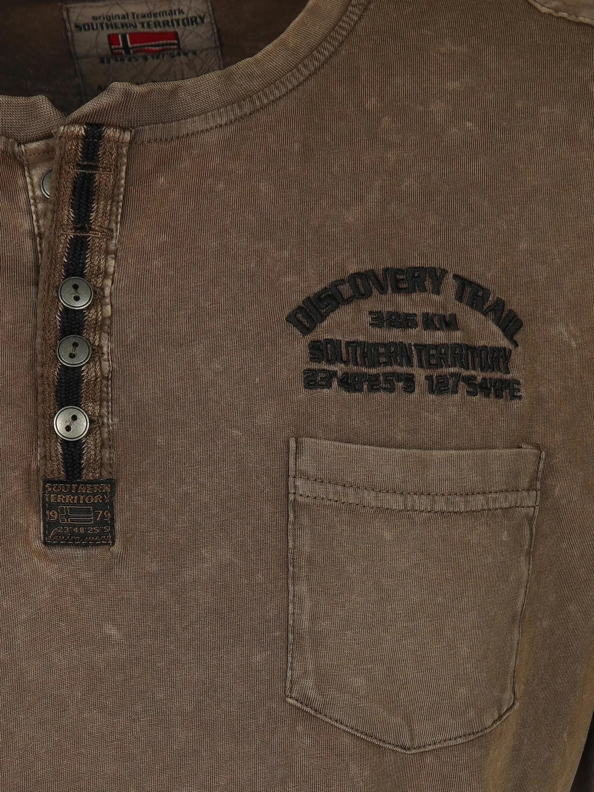 Herren Southern Territory Herren Henleyshirt im Used Look