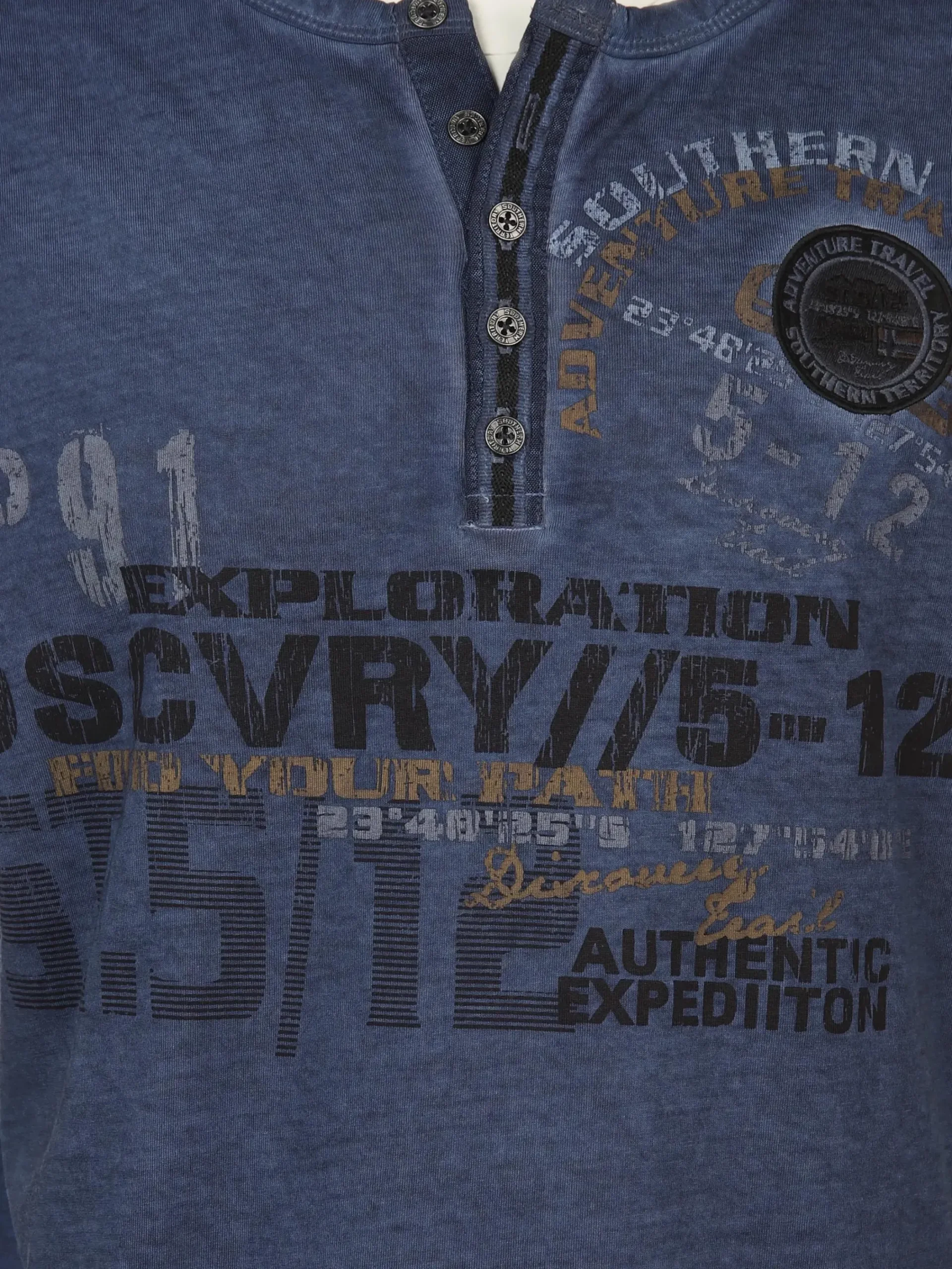 Herren Southern Territory Herren Henleyshirt mit Frontprint