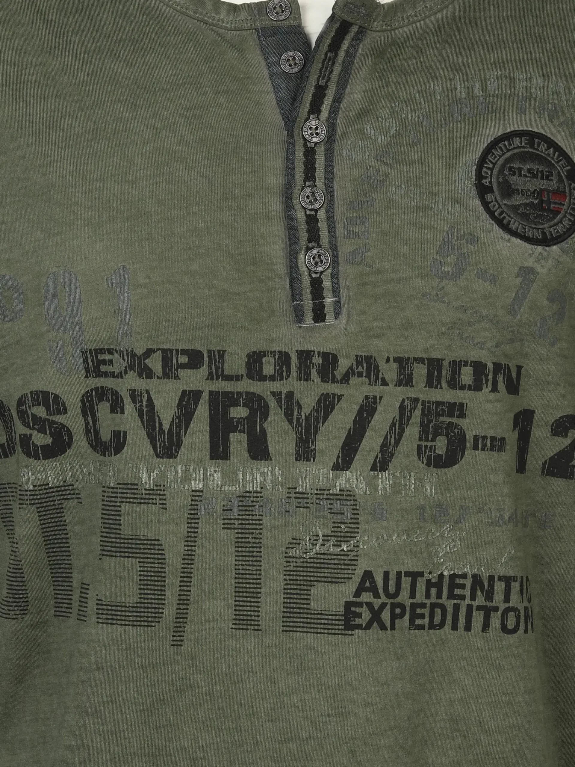 Herren Southern Territory Herren Henleyshirt mit Frontprint