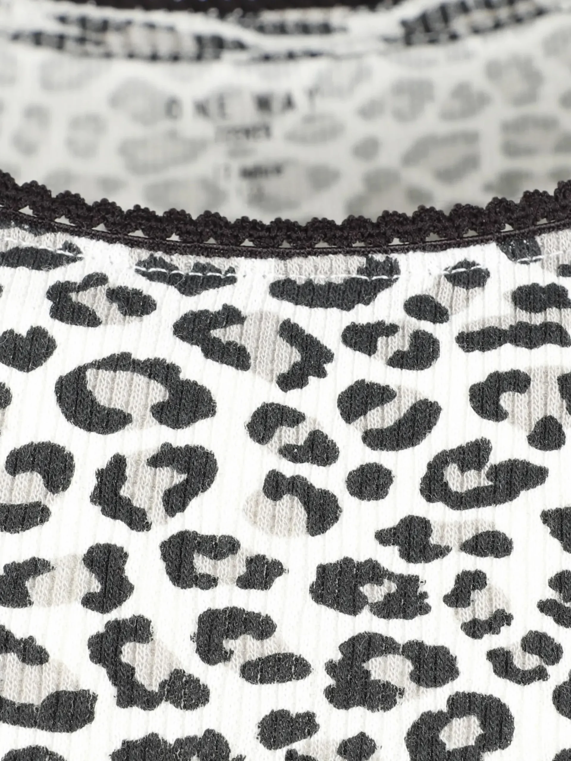 Kinder One Way Mädchen Longsleeve im Leoprint